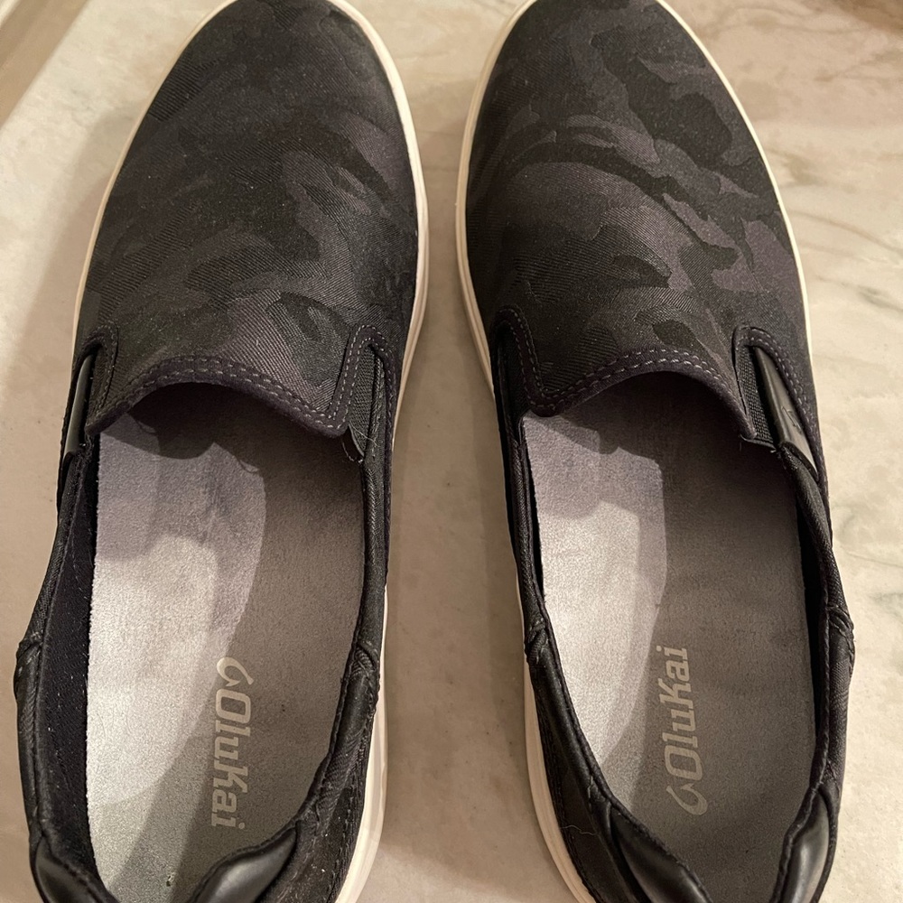 Excellent condition … only worn once Olukai lava rock/ ke au camo slip on shoe